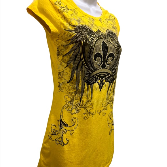 FLEUR- DE-LIS YELLOW EMBELLISHED TEE by LOVE to LOVE. SIZE MEDIUM - Picture 7 of 14